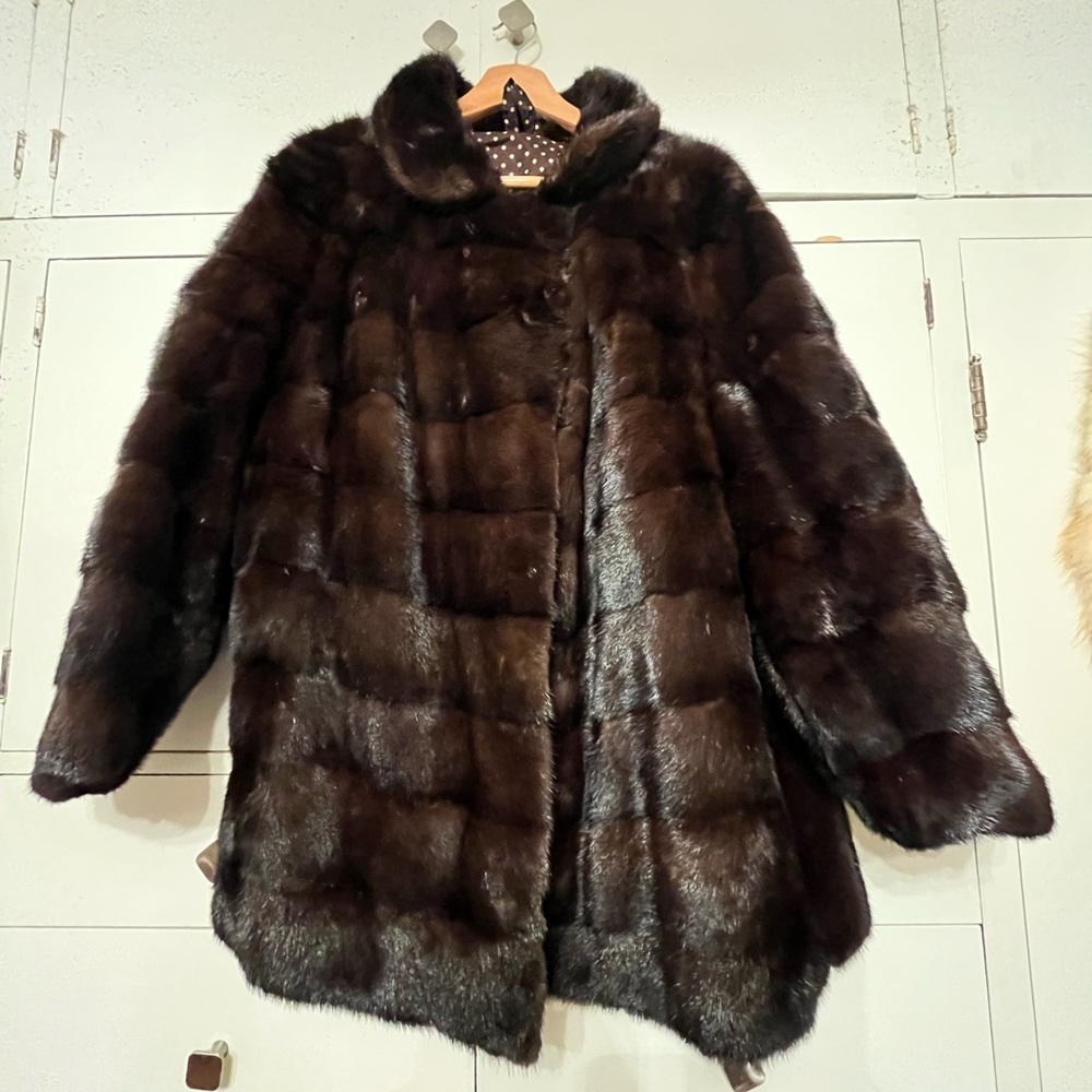 Genuine Mink Coat. Size XXL. Excellent condition.